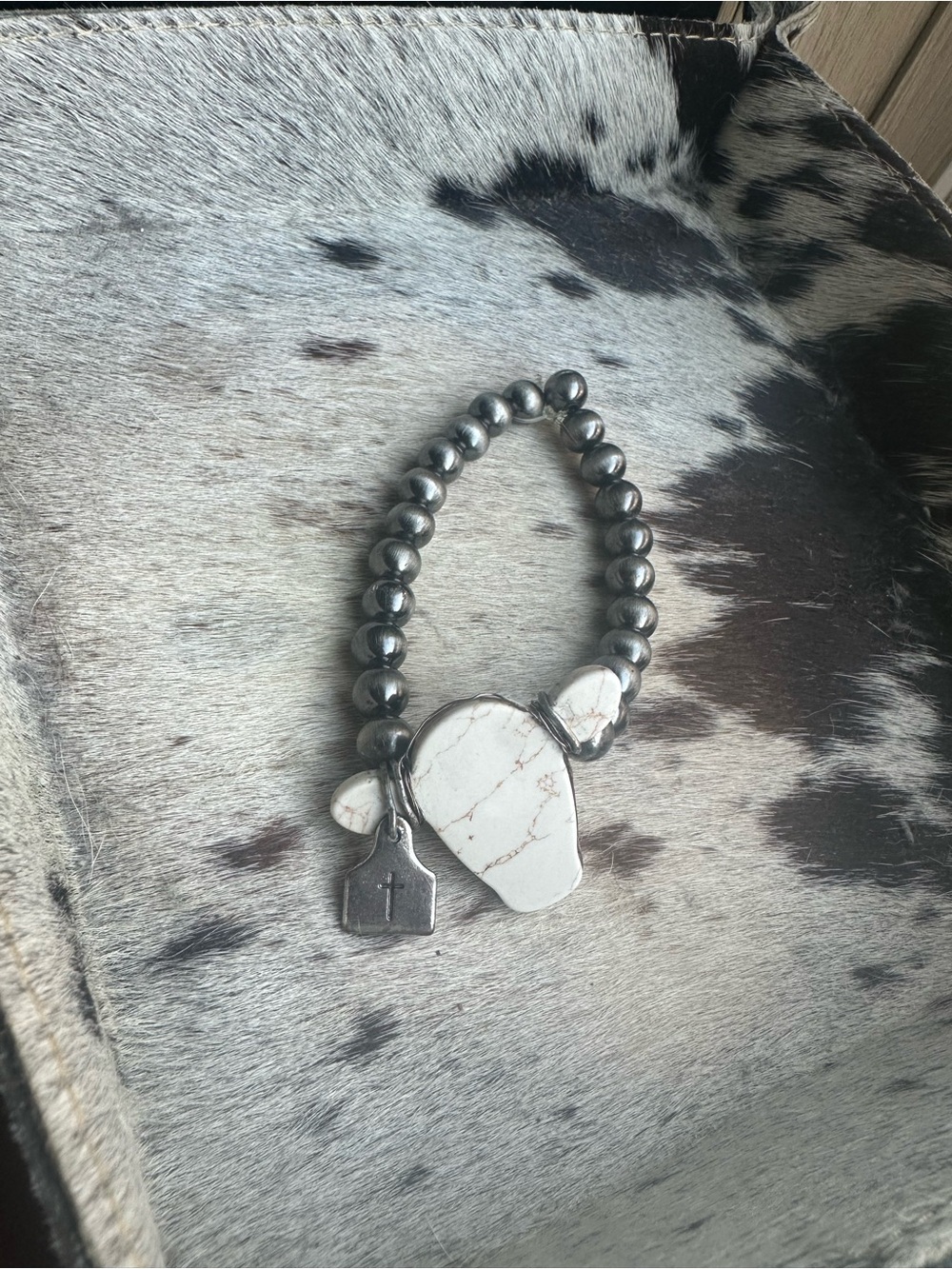 White stone Navajo pearl bracelet